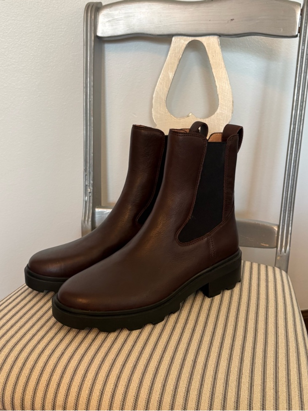 Madewell Women's Brown Genuine Leather Chelsea Lug Boots. Size 8.